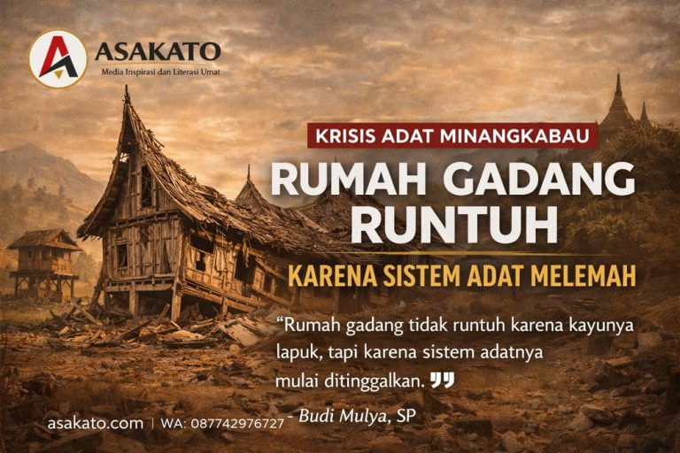 rumah gadang Minangkabau runtuh karena sistem adat melemah