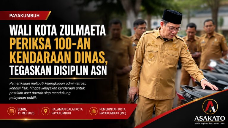 Wali Kota Payakumbuh Zulmaeta memeriksa kendaraan dinas roda dua dan roda empat di halaman Balai Kota Payakumbuh.