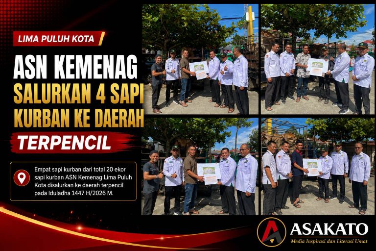 ASN Kemenag Lima Puluh Kota menyerahkan sapi kurban untuk daerah terpencil pada Iduladha 1447 Hijriah.