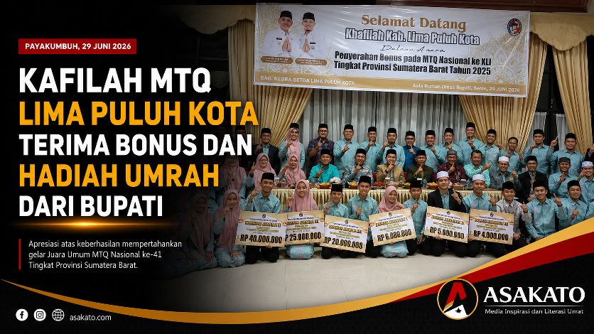 Kafilah MTQ Kabupaten Lima Puluh Kota menerima bonus dan hadiah umrah dari Bupati Safni Sikumbang di Pendopo Rumah Dinas Bupati.