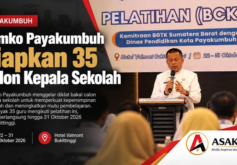 Elzadaswarman menyampaikan sambutan dalam Diklat Bakal Calon Kepala Sekolah di Bukittinggi.